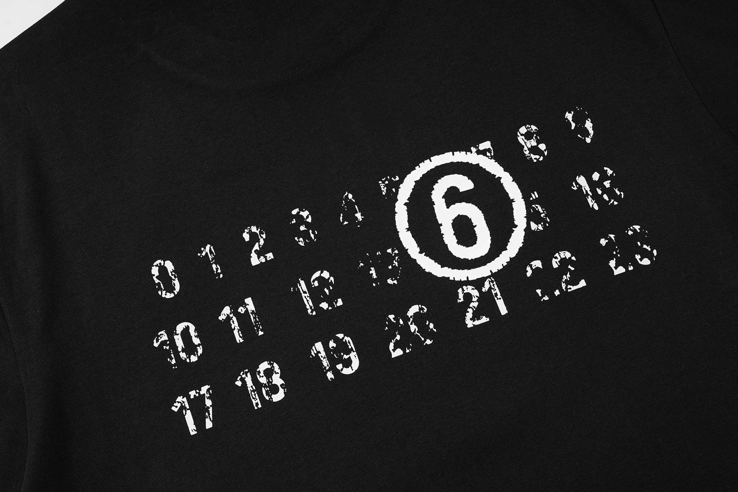 Quality Maison Margiela 6 。 + 6 ， ， ， 。300g ， ，Breathable ， ， 。 ， ， 、 。Black White Classic Versatile， ， 、 ， 、 、 、 。 Same Style ， ， ， ， 。